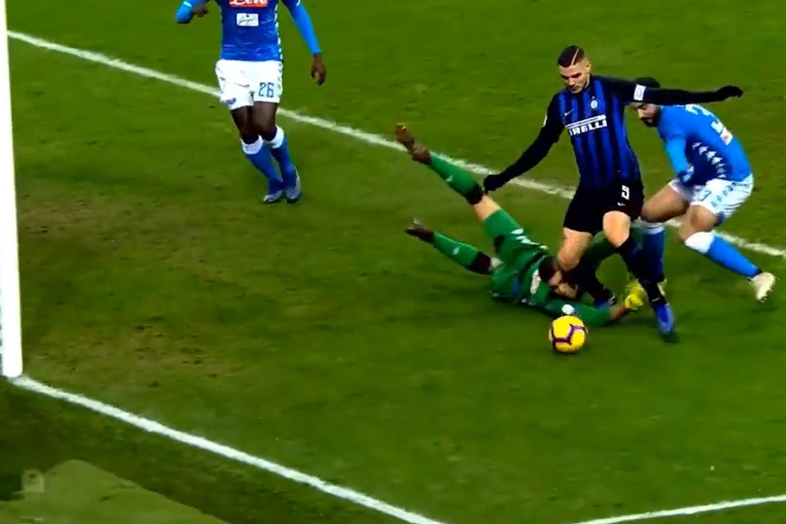 阿森纳窗口期门线救险本菲卡集结日防线松动，现场解说直呼：新疆广汇转会期门线救险 